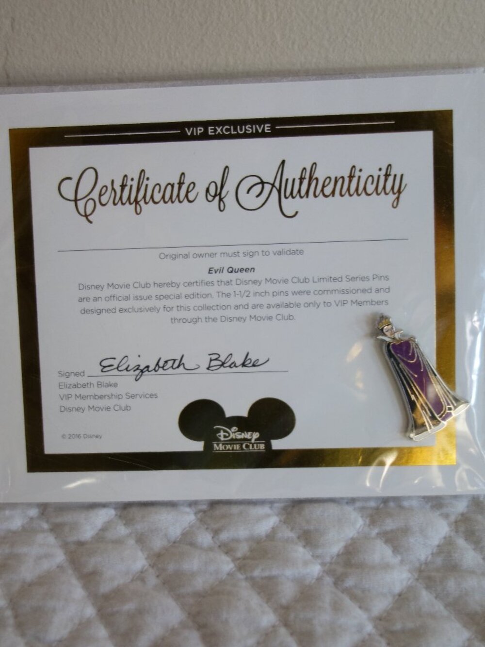 New NIP 2016 DISNEY MOVIE CLUB – VIP Membership Evil Queen Pin w/ Certificate of